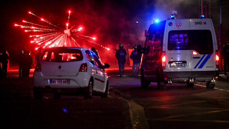 Zamieszki we Francji
People clash with police in the Thouars neighborhood, following nationwide riots and incidents after a 17-year-old boy was shot in the chest by police at point-blank range in Nanterre.
In Talence, July 1st, 2023.//AMEZUGO_002278/Credit:UGO AMEZ/SIPA/2307010326
UGO AMEZ/SIPA