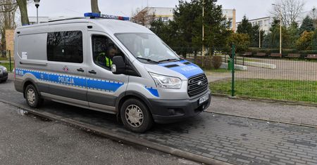 Policja i pogotowie w szkole. Nauczycielka tak uderzona, że aż zemdlała