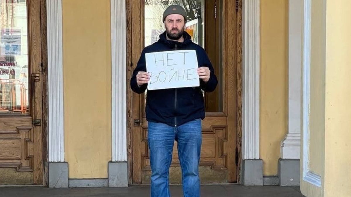 Matwiej Pszennikow wyszedł na ulicę, trzymając kartkę: "Nie dla wojny". To wystarczyło, aby został zatrzymany 