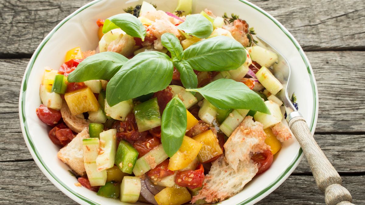 Włoska sałatka acquasala sprawdzi się na szybką przekąskę