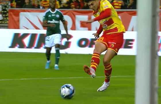 Kluby Ekstraklasy z 921 mln zł przychodów w sezonie 2022/23