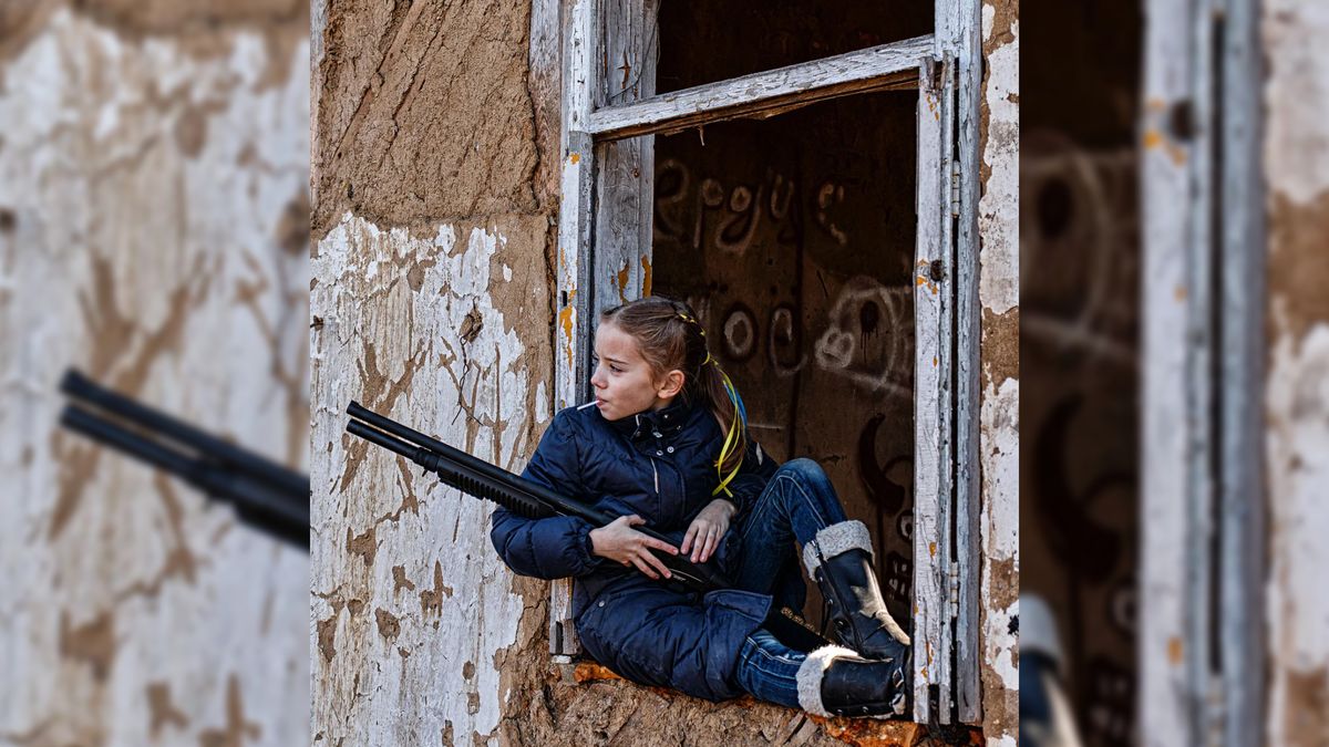 Wojna w Ukrainie. Symbol oporu przeciw Rosji to ta dziewczynka ze strzelbą 1