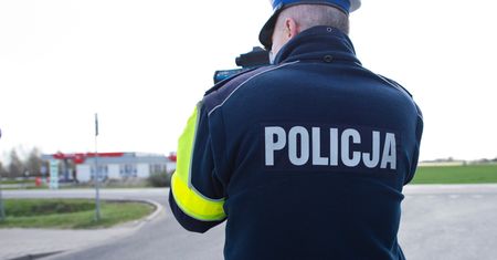 19-latek pędził 128 km/h przez obszar zabudowany. Kilka godzin wcześniej stracił prawo jazdy