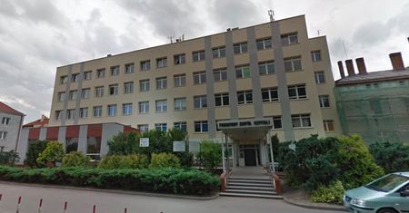 Koronawirus. Zniknie część covidowych łóżek w oleśnickim szpitalu. Wojewoda zmienił decyzję