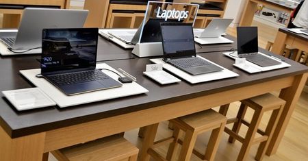 Ukradł laptopa z galerii handlowej. Kto rozpoznaje złodzieja?