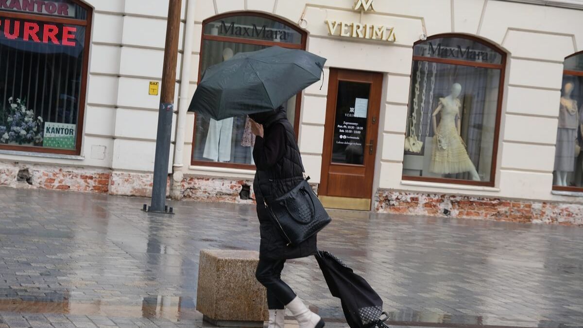 Opady deszczu, parasol