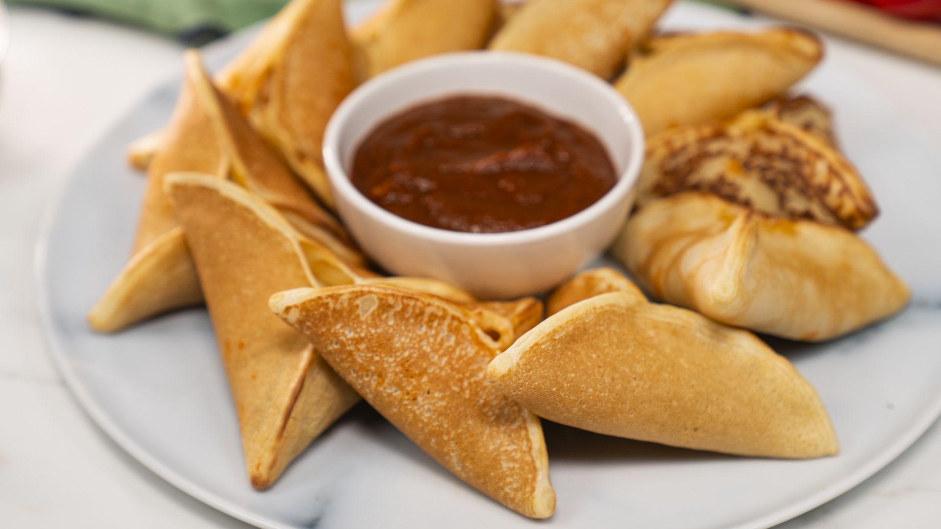 Zrób raz naleśnikowe koperty, a zwykłe krokiety gwałtownie pójdą w odstawkę