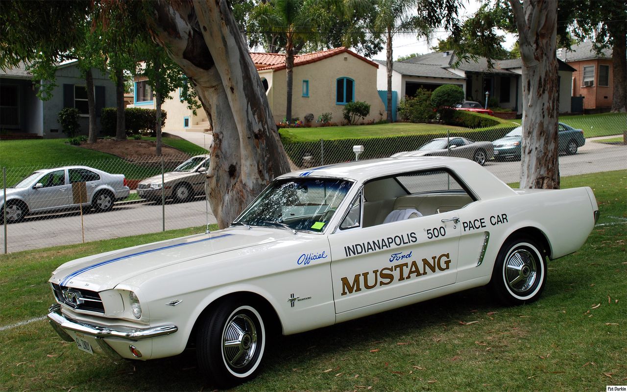 1964 Ford Mustang Indianapolis 500 Pace Car (fot. upload.wikimedia.org)