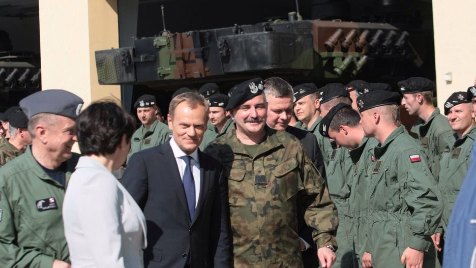 Donald Tusk w 11. Lubuskiej Dywizji Kawalerii Pancernej w Żaganiu 22 maja 2014 roku