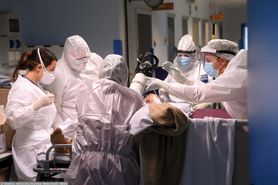 Koronawirus we Włoszech. Szokujący film ze szpitala: martwy mężczyzna znaleziony na podłodze w toalecie