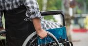 Niepełnosprawny mężczyzna spadł z łóżka i potrzebował pomocy