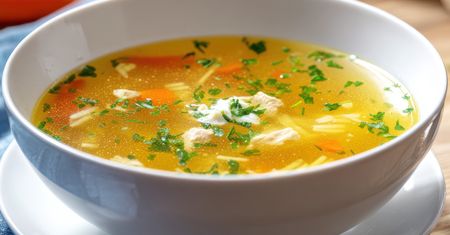 Rosół z kaczki nie dla każdego. Niektóre osoby powinny go omijać szerokim łukiem