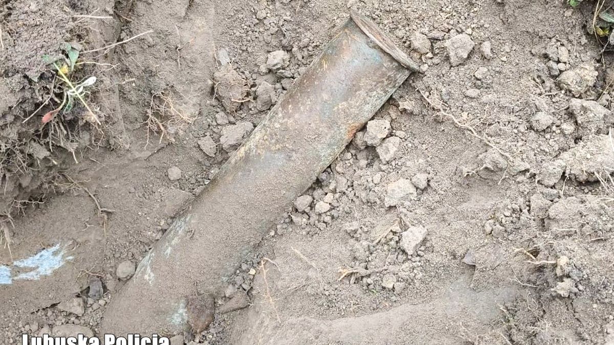 Mieszkaniec Słowina znalazł niewybuch w przydomowym ogródku.