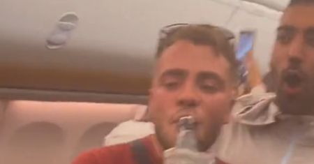 Nagranie niesie się po sieci. Balanga celebrytów w Ryanairze