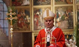 "Każdy wierny". Metropolita o daninie diecezjalnej