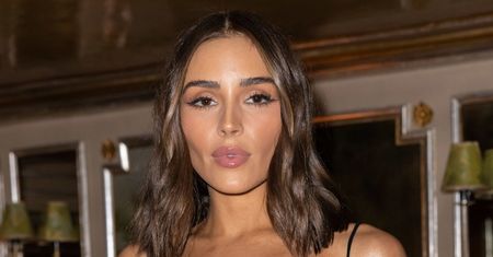 Olivia Culpo obnaża swoje zgrabne ciało w kusej sukience na paryskim Tygodniu Mody (ZDJĘCIA)