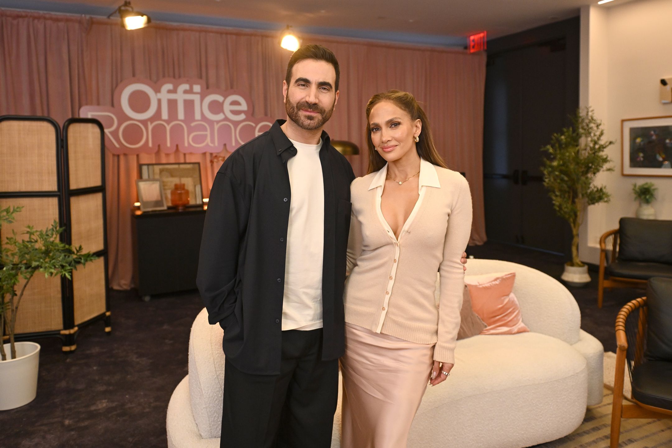 Brett Goldstein and Jennifer Lopez, czerwiec 2026