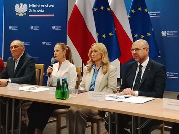 Rząd wypowiada wojnę szarlatanom. "Skala tragedii jest ogromna"
