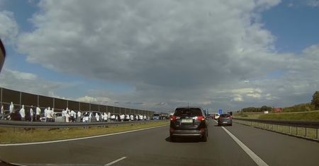 Kilkudziesięciu pseudokibiców usłyszało zarzuty za ustawkę na autostradzie A4