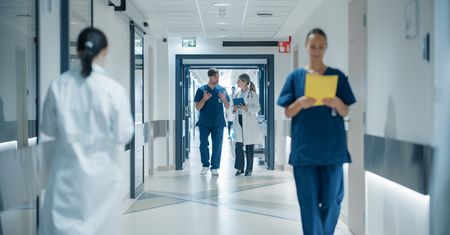 Odmowy badań i kolejki do 2027 roku. Ekspertka wskazuje patologie systemu