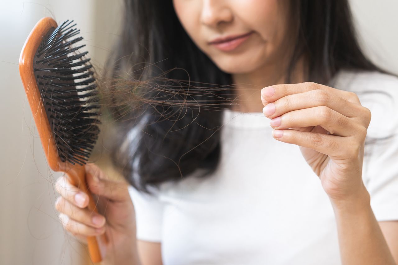 Jak przyśpieszyć porost włosów? Trycholożka ma konkretne rady