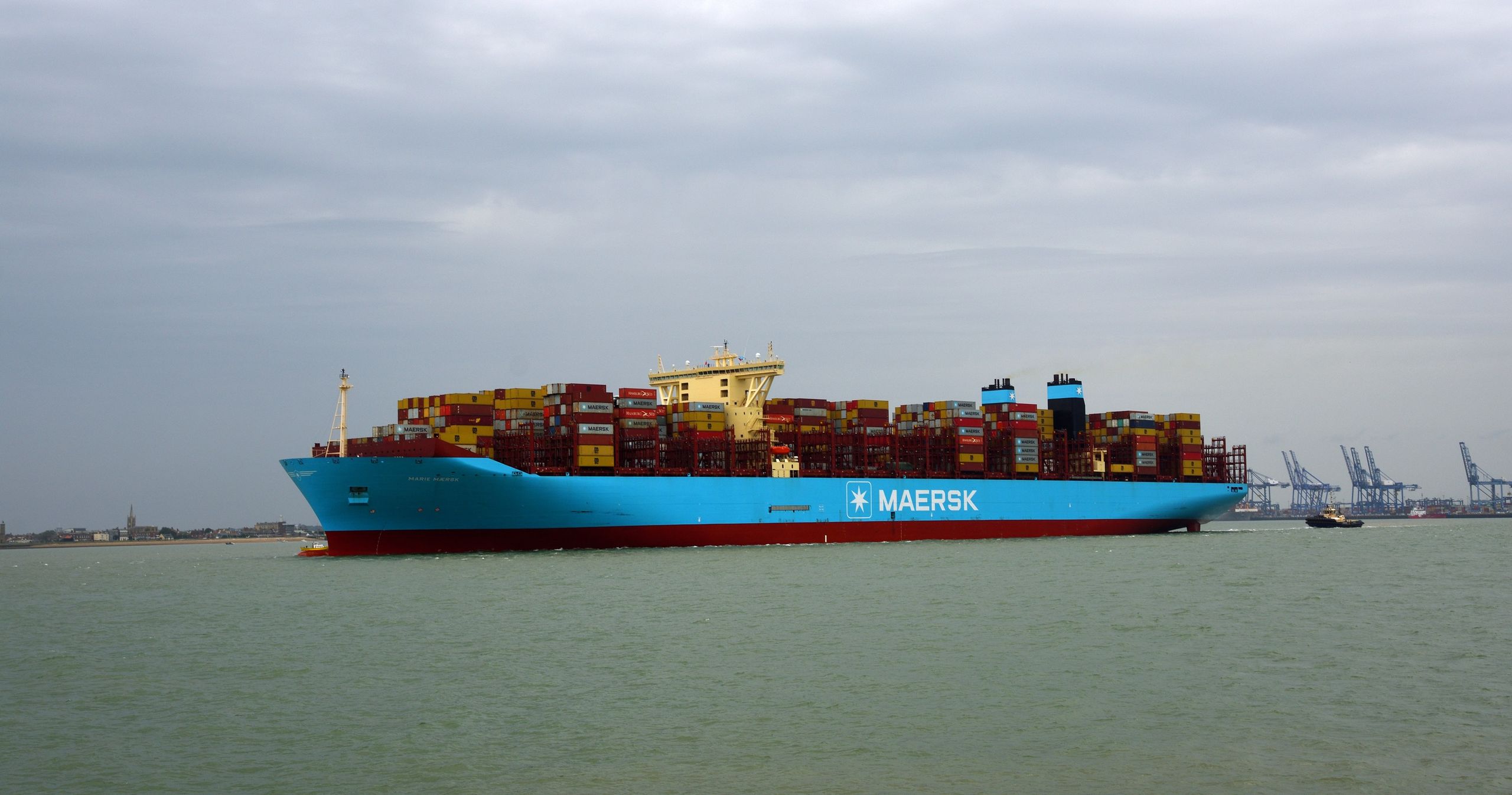 Kontenerowiec Maersk Marie wychodzący z portu Felixstowe