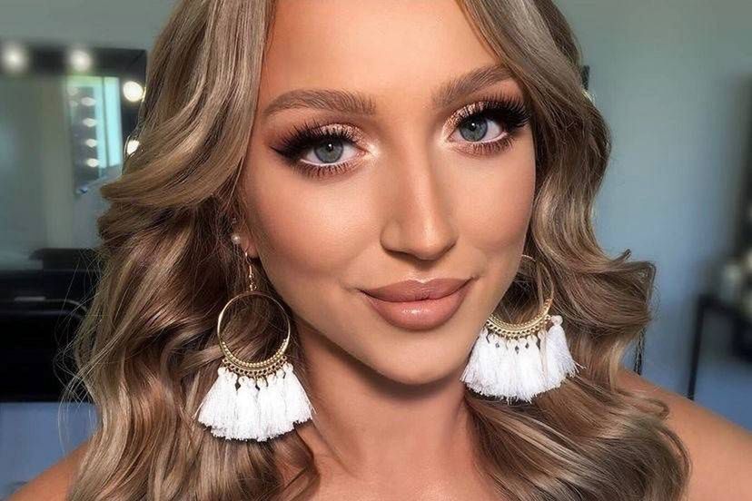 Kornelia z "Hotelu Paradise"