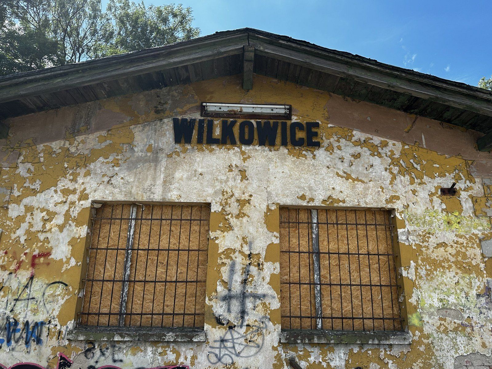 Opuszczony dworzec kolejowy w Wilkowicach
