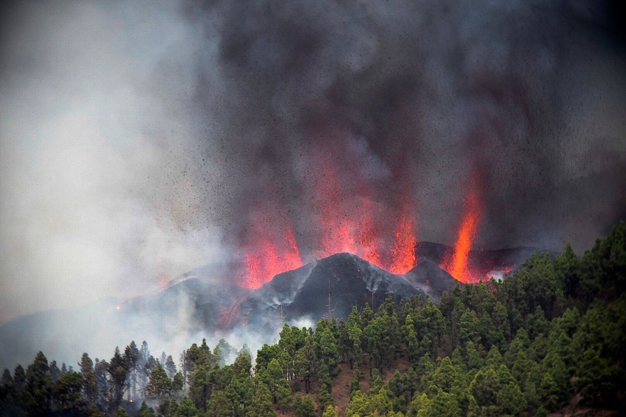 Wyspy Kanaryjskie. Wybuch wulkanu na wyspie La Palma