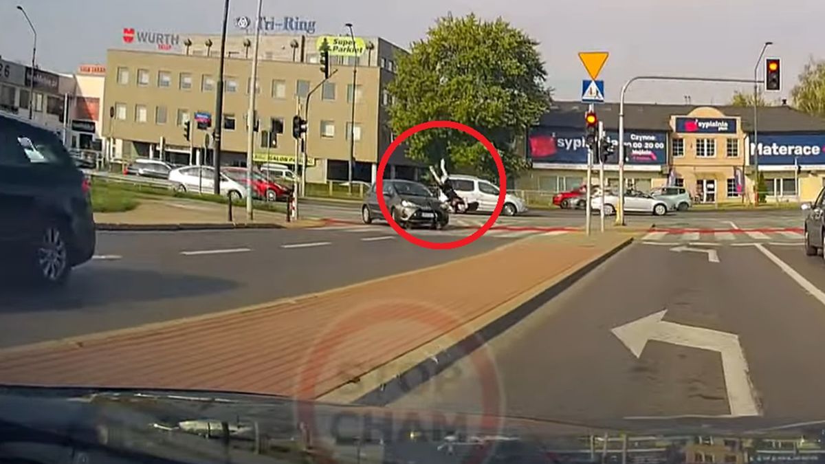 Kierowca samochodu potrącił chłopaka jadącego hulajnogą. Kto zawinił? 