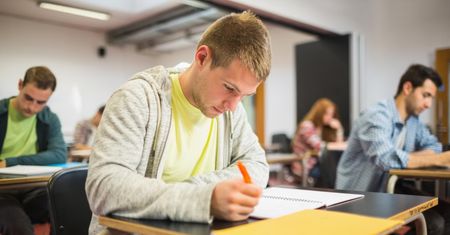 Nastolatkowie w pułapce edukacyjnej. Tysiące będzie mieć problem