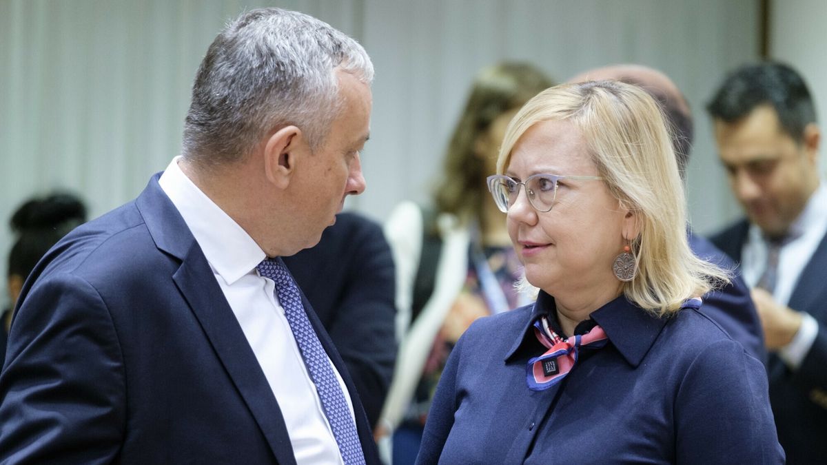 reporter_baza_2022-09
Czech Minister of Industry and Trade, President of the Council Jozef Sikela (L) is talking with the Polish Minister of Climate and Environment Anna Moskwa (R) prior the start of an extraordinary EU Energy Ministers meeting in the Europa, the EU Council headquarter on September 9, 2022 in Brussels, Belgium. EU energy ministers will hold exchanges of views on possible emergency measures to mitigate high energy prices, then they will present the state of play of the preparedness of their country for next winter. Fot: Thierry Monasse/REPORTER
Thierry Monasse/REPORTER
