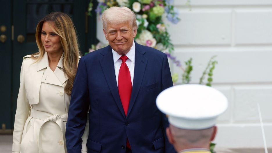 epa12045063 US President Donald Trump (C) and First Lady Melania Trump attend the 2025 Easter Egg Roll at the White House in Washington, DC, USA, 21 April 2025.  EPA/WILL OLIVER 
Dostawca: PAP/EPA.
WILL OLIVER
celebration, tradition, party