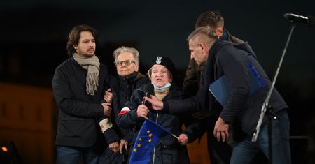 Wrzawa po zagłuszonym przemówieniu Traczyk-Stawskiej. Wicerzecznik PiS odpiera zarzuty