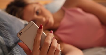 Nieletni Polacy oglądają masowo. "Nie zdajemy sobie sprawy"