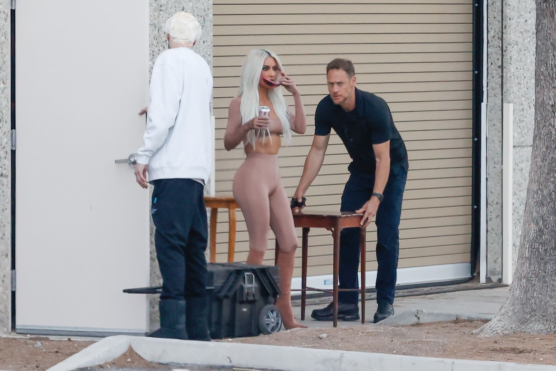 Kim Kardashian na planie reklamy u boku partnera