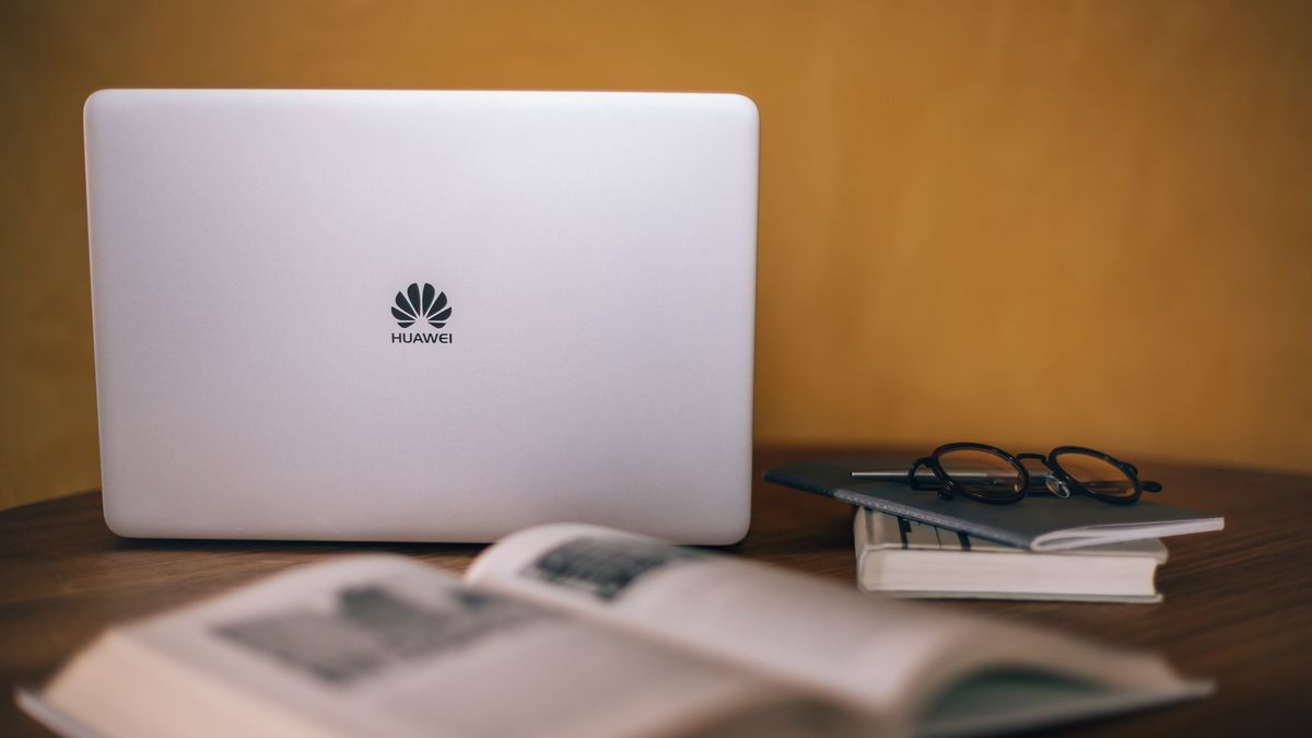 Huawei sprzedaje laptopy z Linuxem. Wybrał śliczną dystrybucję Deepin