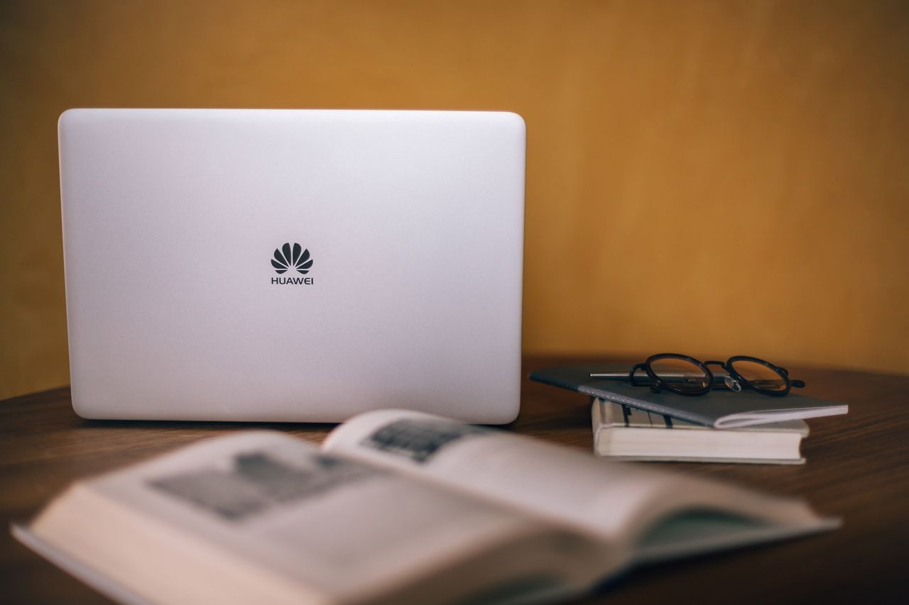 Huawei sprzedaje laptopy z Linuxem. Wybrał śliczną dystrybucję Deepin
