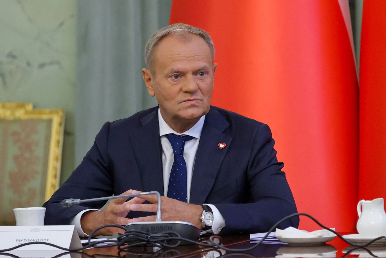 "By pokryły potrzeby społeczne". Tusk wyjaśnia cel podwyżki podatku bankowego