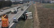 A4: Wypadek na autostradzie pod Wrocławiem. Ciężarówka wjechała do rowu. Jedna osoba jest ranna