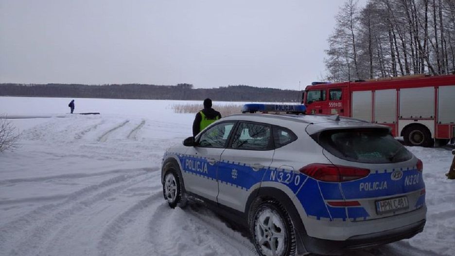 Choczewo. Lód nie wytrzymał, auto poszło na dno