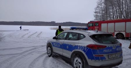Choczewo. Lód nie wytrzymał, auto poszło na dno