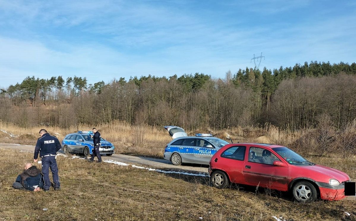 Mężczyzna skończył w kajdankach