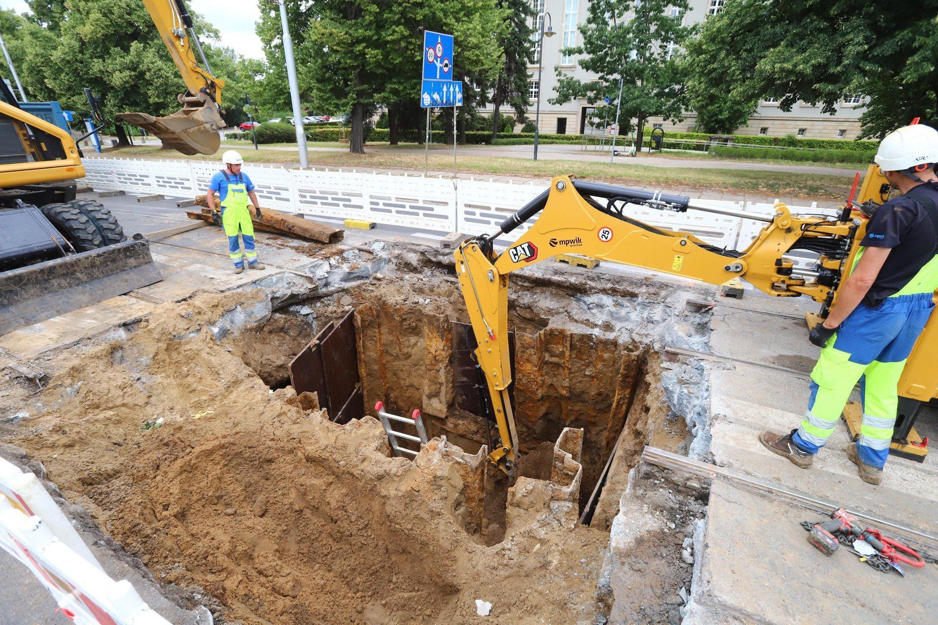 Głęboki wykop już powstaje przy moście Grunwaldzkim