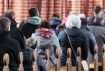 Katolicy idą wtedy tylko na cmentarz. Popełniają grzech