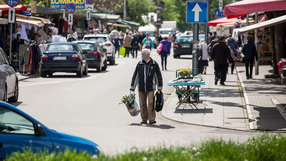 bazar zakupy emeryt koronawirus
