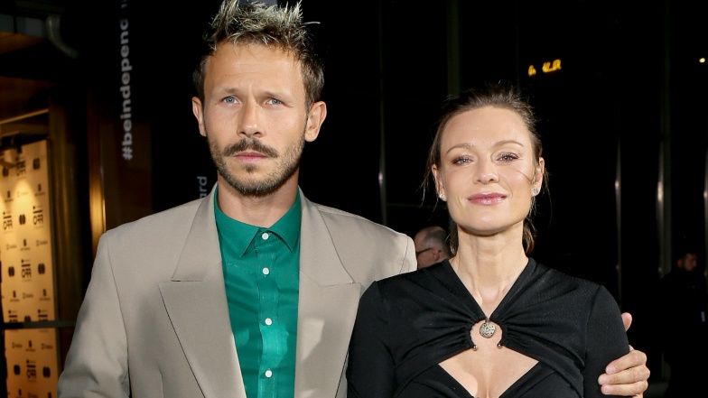 Rzadki widok. Magdalena Boczarska i Mateusz Banasiuk na wspólnym zdjęciu podziwiają zachód słońca