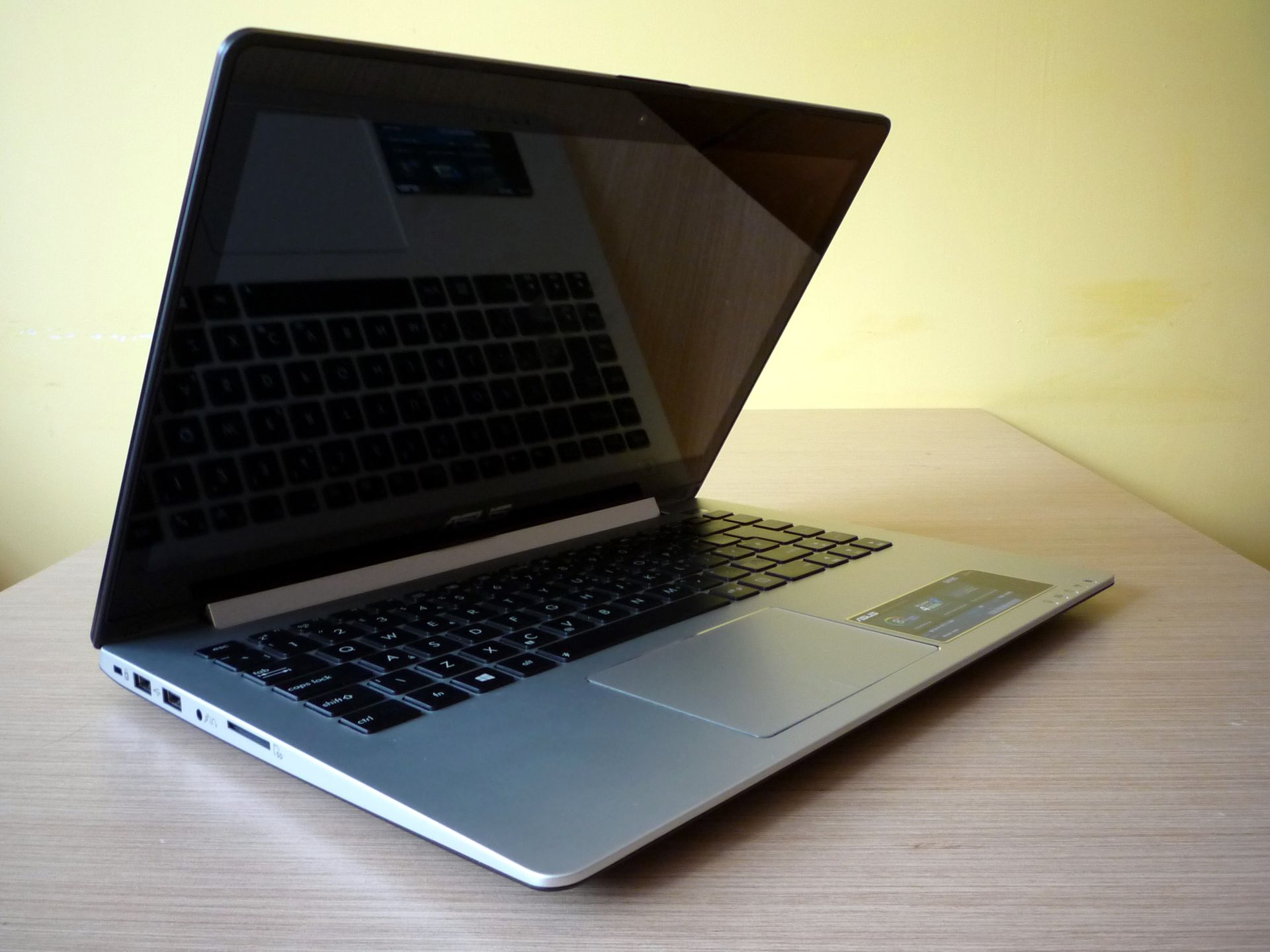 Asus VivoBook S400 – jest ultra, jest… dobrze? [test] 4