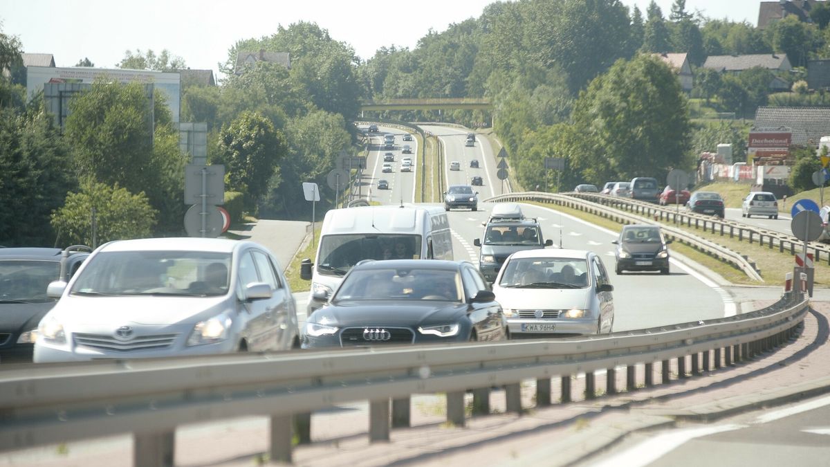 reporter8_baza
01.08.2015 Krakow Droga krajowa nr 7 DK 7 na trasie Krakow Rabka Zdroj dalej droga krajowa nr 47 Rabka Zdroj Zakopane tak zwana Zakopianka  Fot. Wojciech Strozyk/REPORTER
Wojciech Strozyk/REPORTER