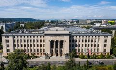 Pilna ewakuacja na uczelni. Weszli antyterroryści i pirotechnicy